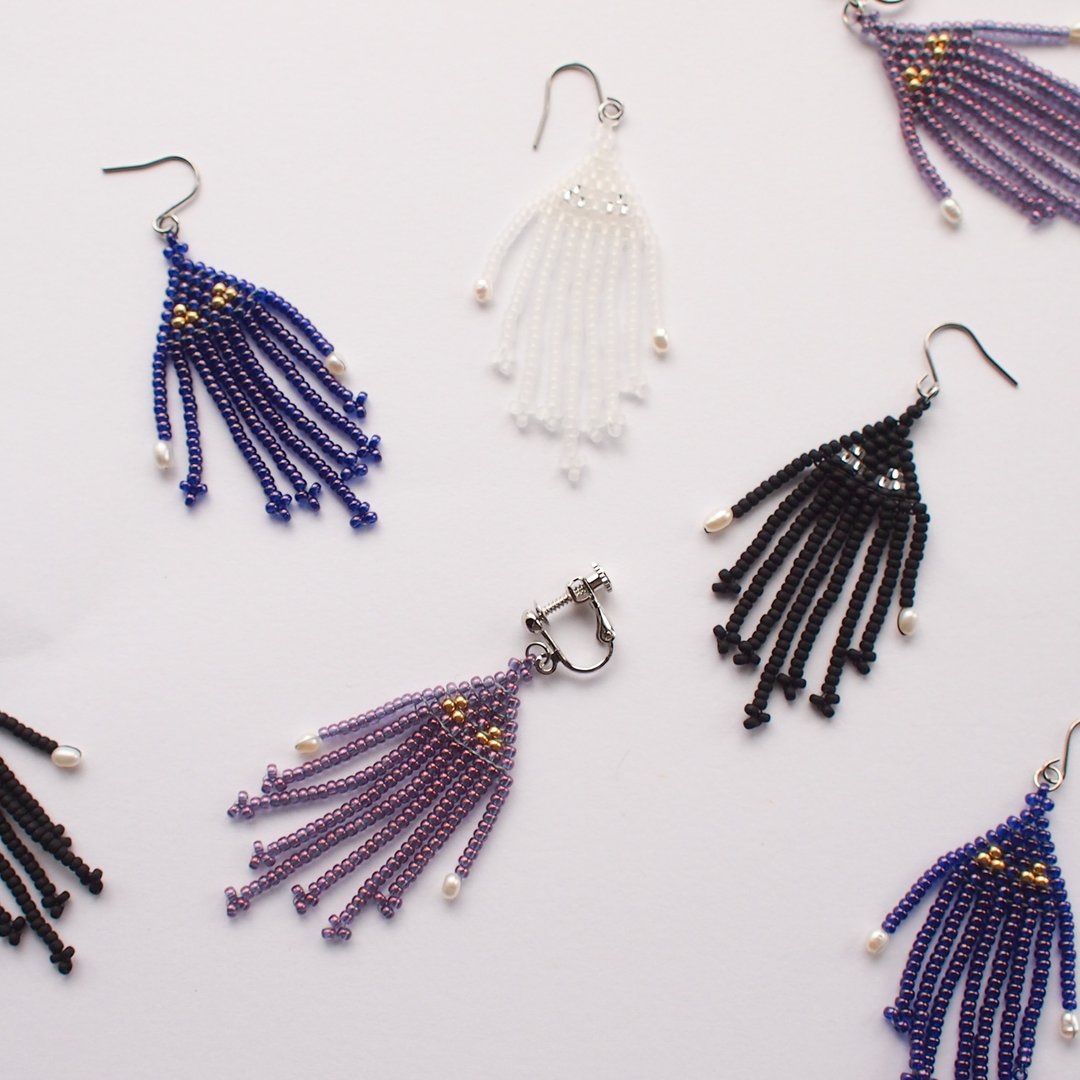 Alien earrings - 耳环/耳夹 - 玻璃 白色