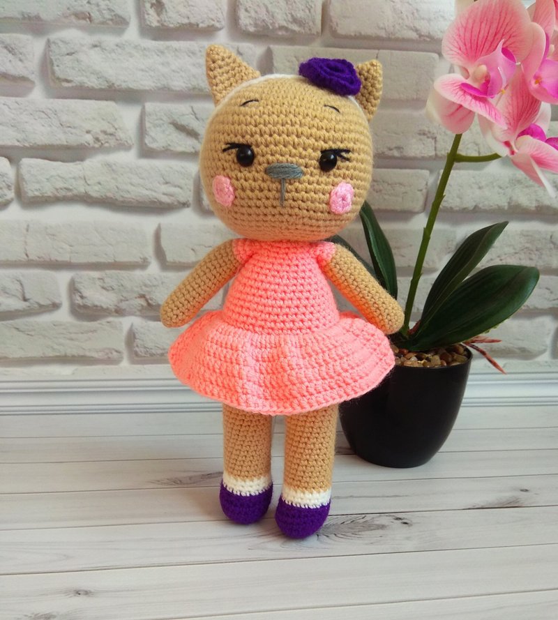 Crochet cat doll in dress, Stuffed cat toy - 玩具/玩偶 - 棉．麻 多色