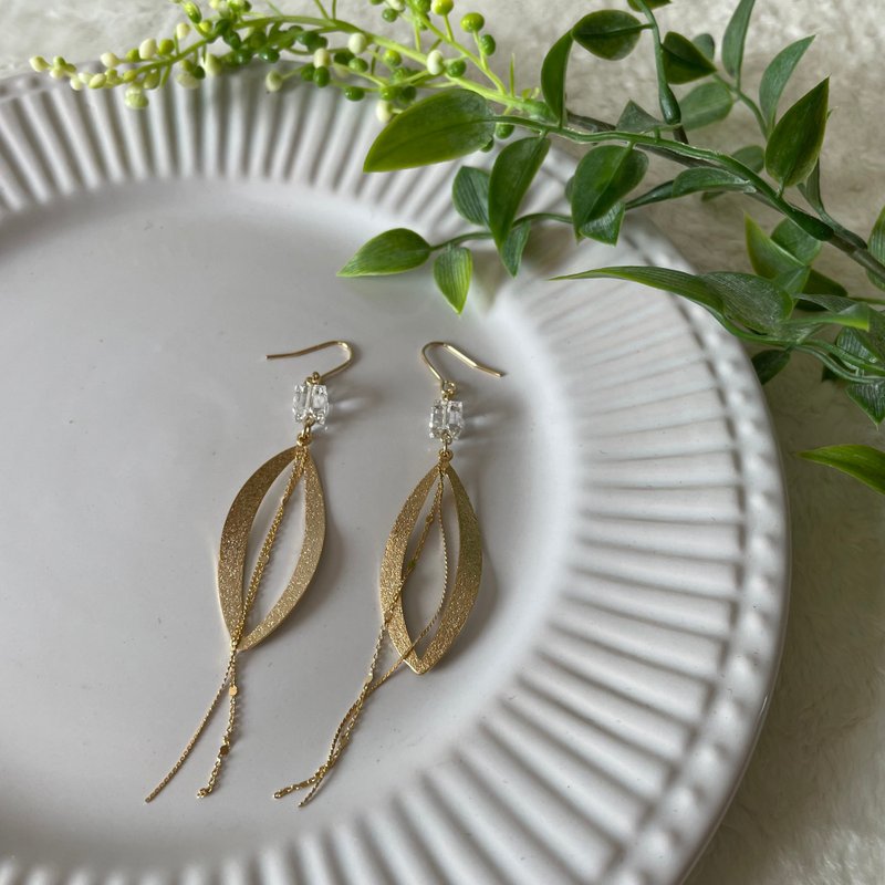 水晶玻璃的璀璨光芒，打造优雅迷人的水晶玻璃耳环 - 耳环/耳夹 - 水晶 金色