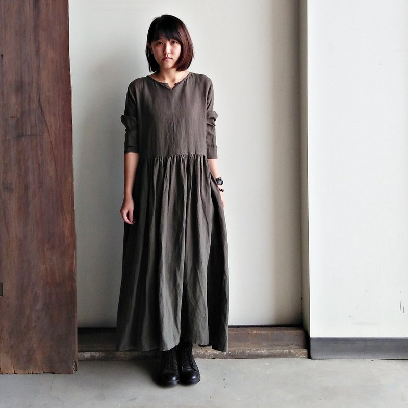 小V领合肩款细折连衣裙   亚麻 深橄榄绿/苔藓绿 - 洋装/连衣裙 - 棉．麻 蓝色