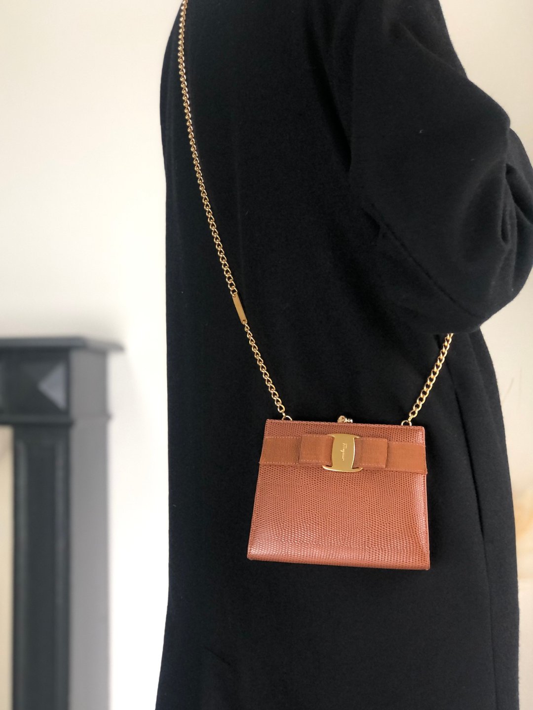 【 日本直送 名牌中古包 】Salvatore Ferragamo 肩背包 棕色 Vara 蝴蝶结 压纹皮革 蜥蜴纹 链条 i66575 - 侧背包/斜挎包 - 真皮 咖啡色