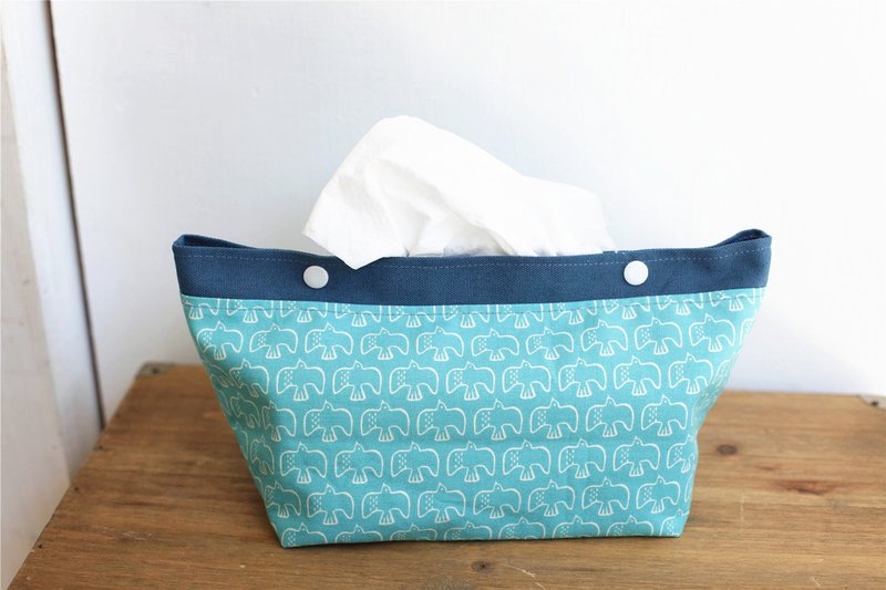 【好日手作】日本棉麻 面纸套。飞翔中的海鸥 - 侧背包/斜挎包 - 棉．麻 蓝色