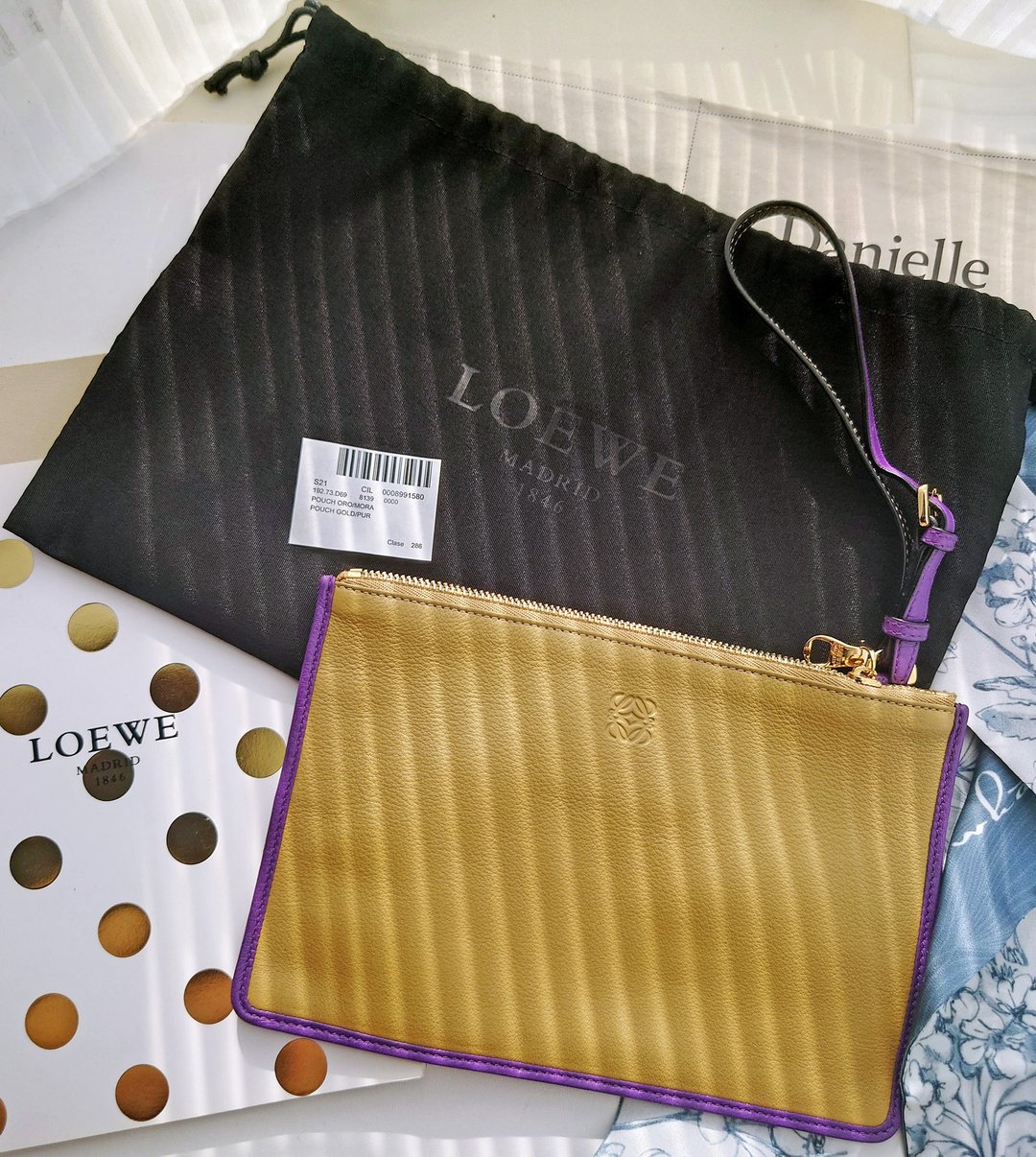未使用品 有标袋 LOEWE 首饰收纳包收纳袋卡片套卡包化妆袋手拿包 - 手拿包 - 真皮 卡其色