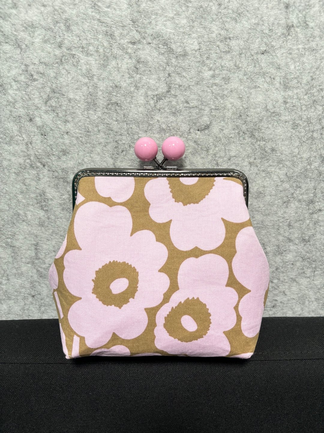MBC 人手制 Marimekko 15cm 长脚方形框 口金包 粉红花 - 侧背包/斜挎包 - 棉 粉红色