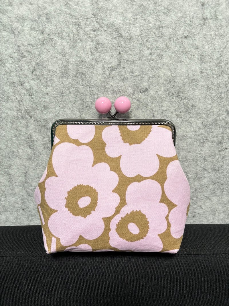 MBC 人手制 Marimekko 15cm 长脚方形框 口金包 粉红花 - 侧背包/斜挎包 - 棉．麻 粉红色