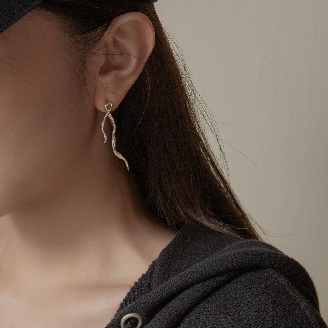 Ribbon Earrings 丝带缎带造型纯银耳环 - 耳环/耳夹 - 纯银 银色