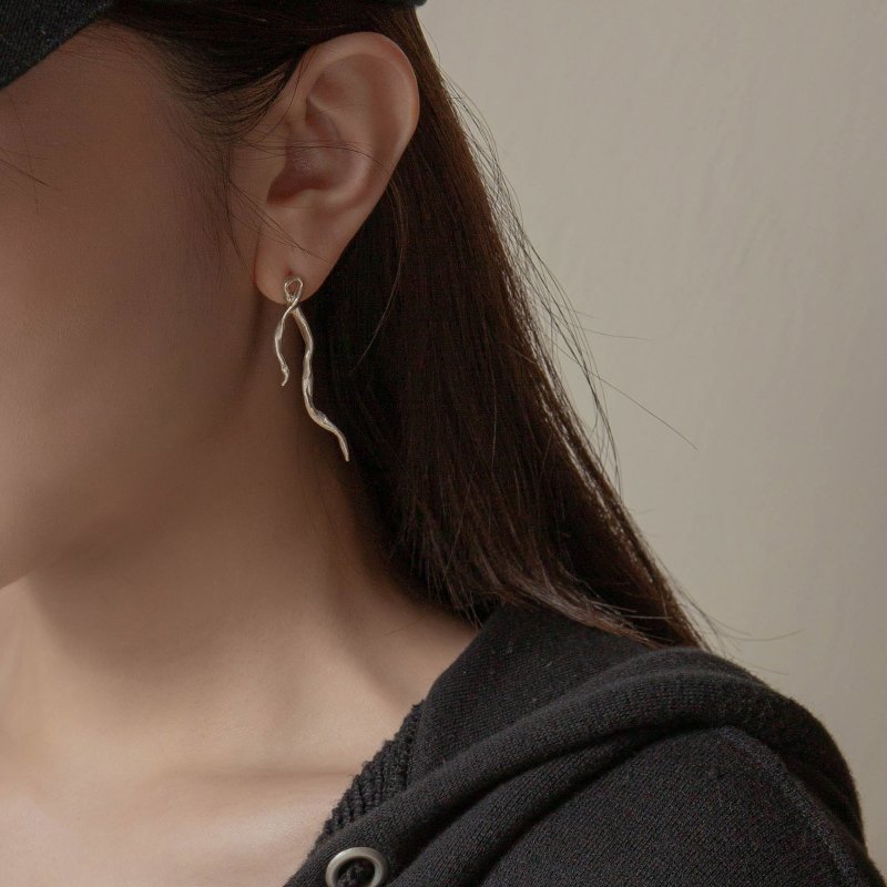Ribbon Earrings 丝带缎带造型纯银耳环 - 耳环/耳夹 - 纯银 银色