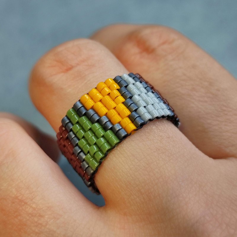 Geometric design bead ring Beautiful colored handmade jewelry Wide flexible ring - 戒指 - 玻璃 黄色
