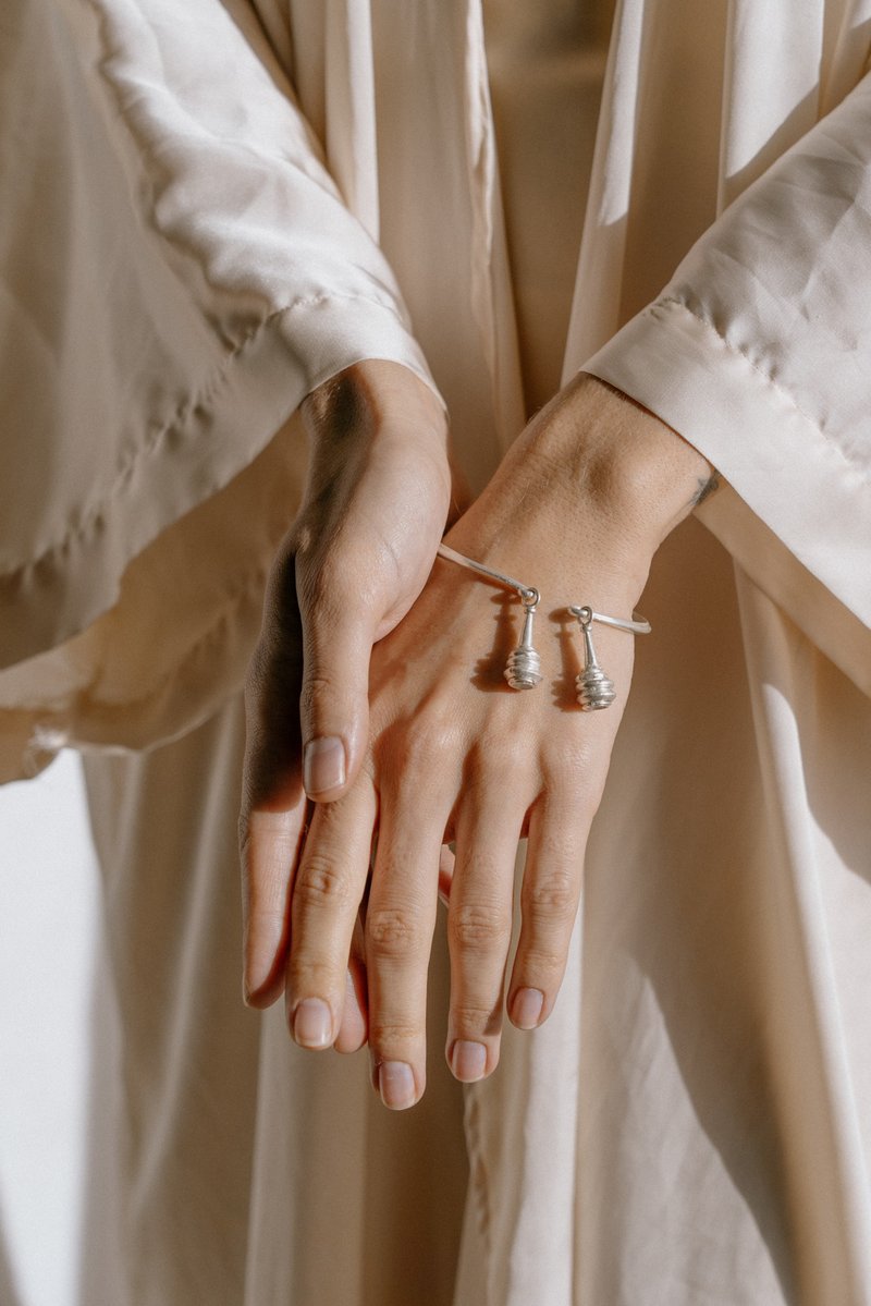 宝塔吊坠开口银手镯 (B0090) - 手链/手环 - 银 银色