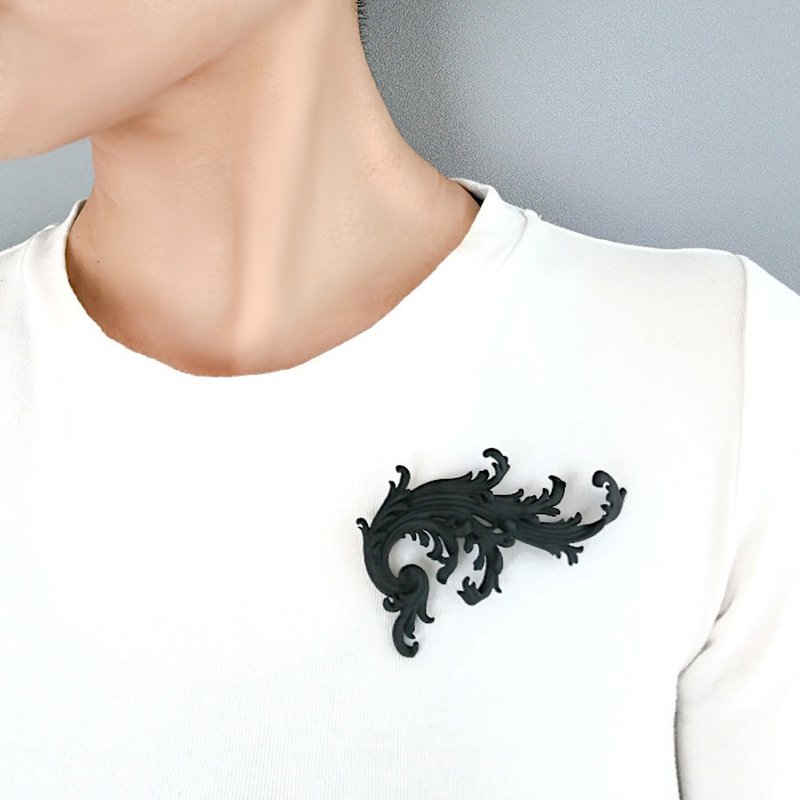 flumen brooch black - 胸针 - 塑料 黑色