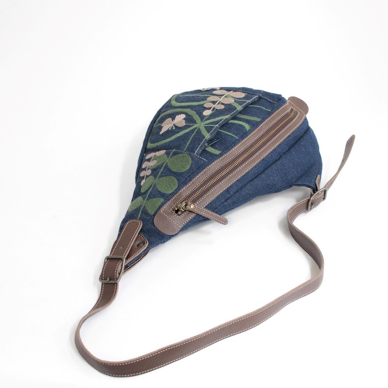 直式草花刺绣・斜背包 - 后背包/双肩包 - 真皮 蓝色