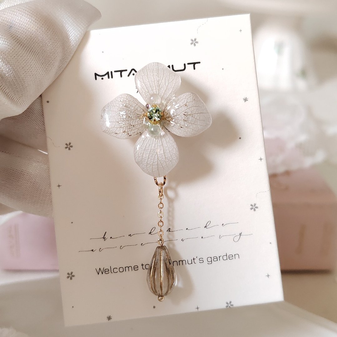 【夏竹】 知美Mitanmut 原创干燥花手作 胸针胸花饰品 - 胸针 - 植物．花 白色