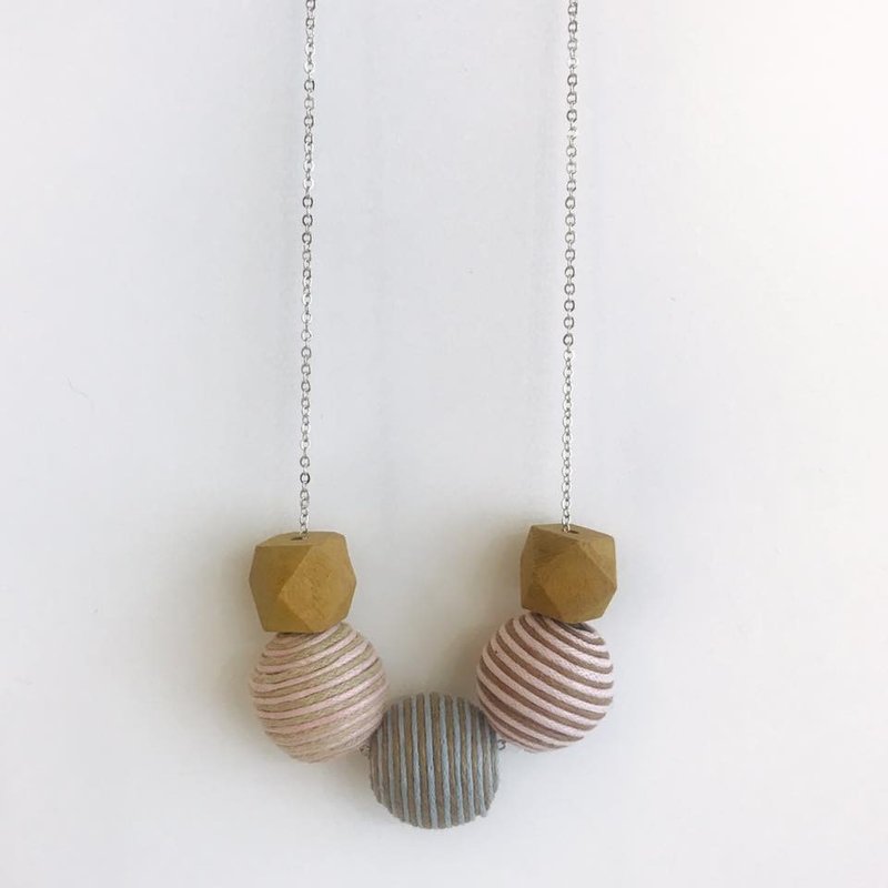 啡色  木珠 波波球 颈链 项链 颈链 项链 生日礼物 闺密礼物 毕业礼物 - 颈链 - 木头 咖啡色