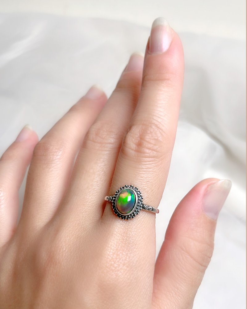 蓝绿光彩浓郁色泽的黑欧泊戒指 / 蛋白石 / 925纯银 / Opal - 戒指 - 宝石 绿色