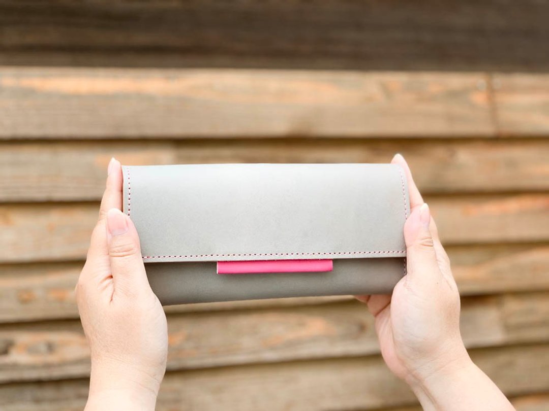 OVER Cool face pink that makes you want to brag Over flap long wallet For gifts OFW–HPP–NNP–P - 皮夹/钱包 - 真皮 灰色