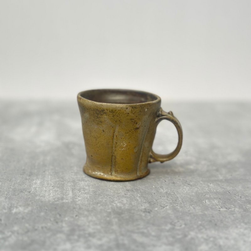 柴烧草木灰釉手作小陶杯 - 咖啡杯/马克杯 - 陶 卡其色