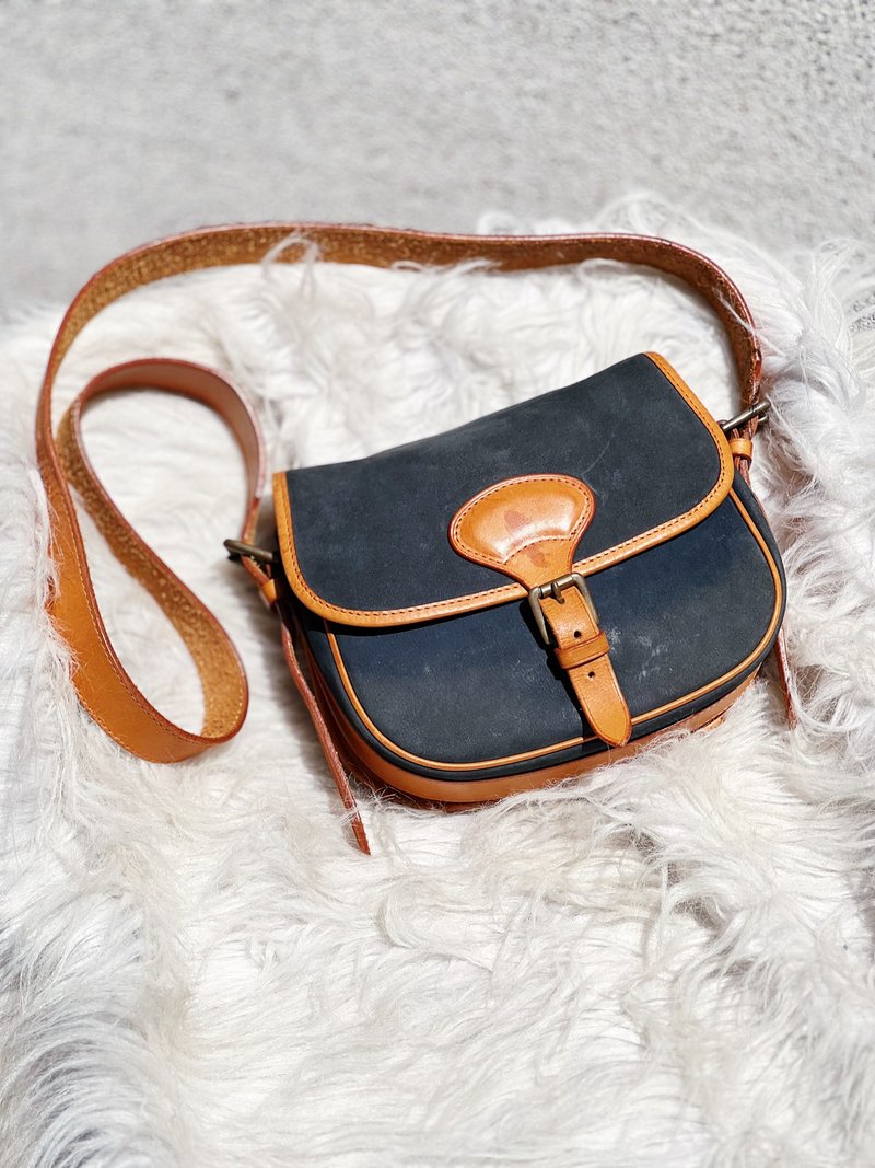 纯墨黑麂皮x茶褐色牛皮滚边 真牛皮革 侧背包 马鞍包 Bag - 侧背包/斜挎包 - 真皮 黑色