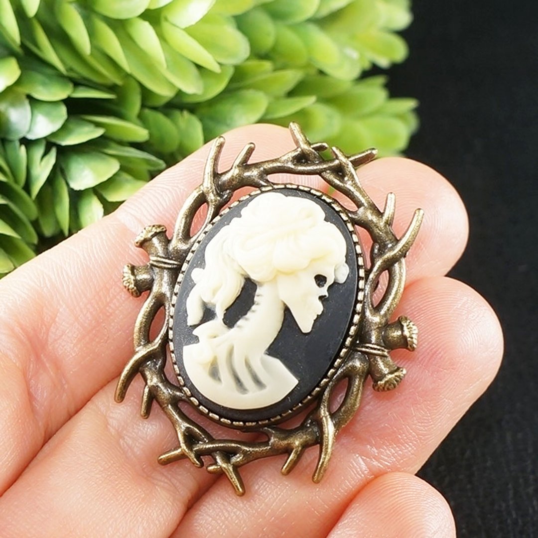 Skeleton Skull Lady Girl Vintage Cameo Brooch Victorian Epoch Brooch Pin Jewelry - 胸针 - 其他材质 黑色