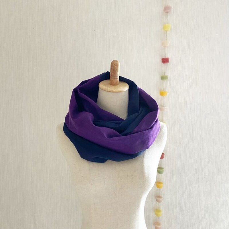 Made in Japan The soft and dreamy long snood of high-quality double gauze Stall Bicolor Navy Blue Purple - 围巾/披肩 - 棉．麻 紫色
