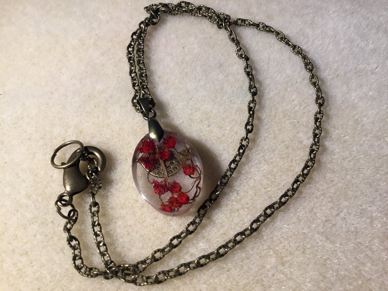 Lillies of the valley pendant necklace - 项链 - 树脂 红色