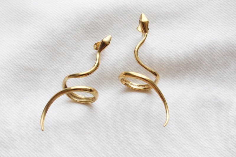 Snake curl Earring - 耳环/耳夹 - 贵金属 金色