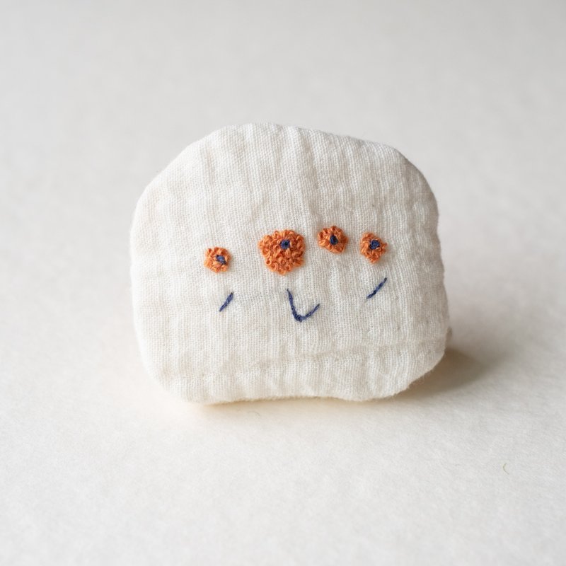 叶 音系列 ・刺绣胸针 - 胸针 - 棉．麻 白色