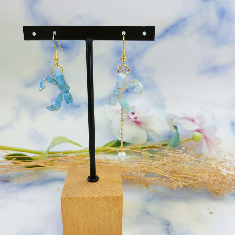 蓝色系不对称蝴蝶结树脂耳环 14KGF金包银耳勾 可改夹式 - 耳环/耳夹 - 树脂 蓝色