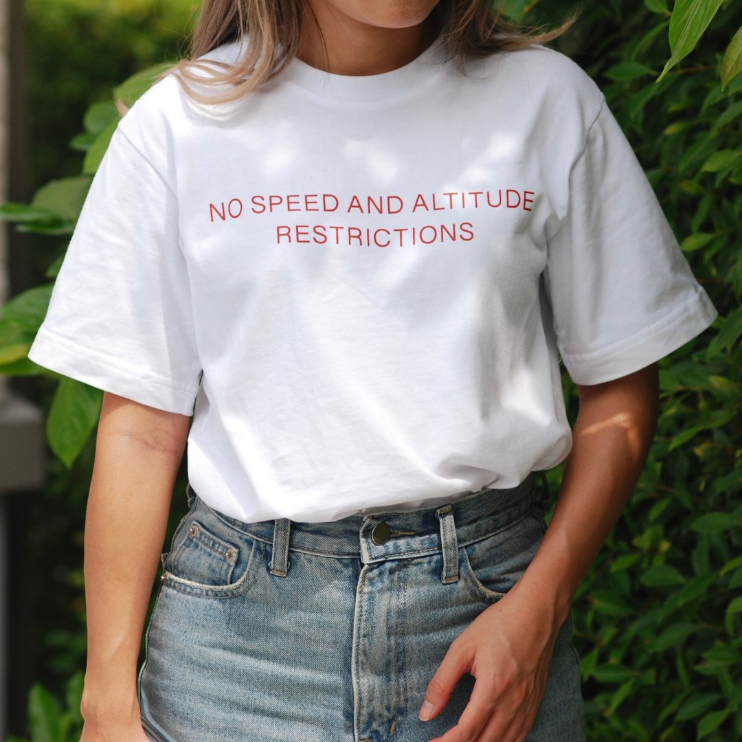 白色圆领 Unisex T恤，印花 NO SPEED AND ALTITUDE RESTRICTIONS - 女装 T 恤 - 棉 白色