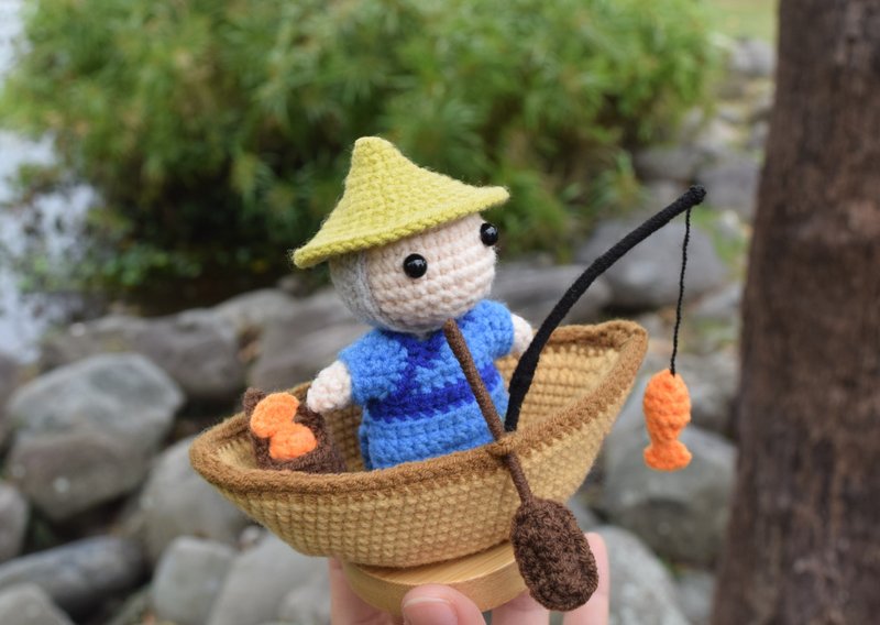 八月湖宝宝钓鱼钩针娃娃 附故事小卡 - 玩偶/公仔 - 其他人造纤维 