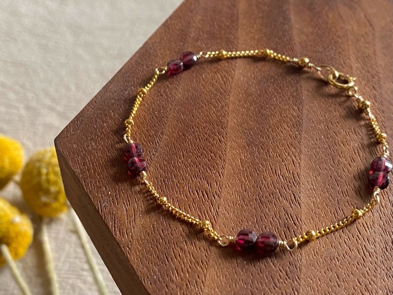 幸运币 || 圆饼石榴石 | 14KGF注金 精致 气质 手链 - 手链/手环 - 半宝石 红色