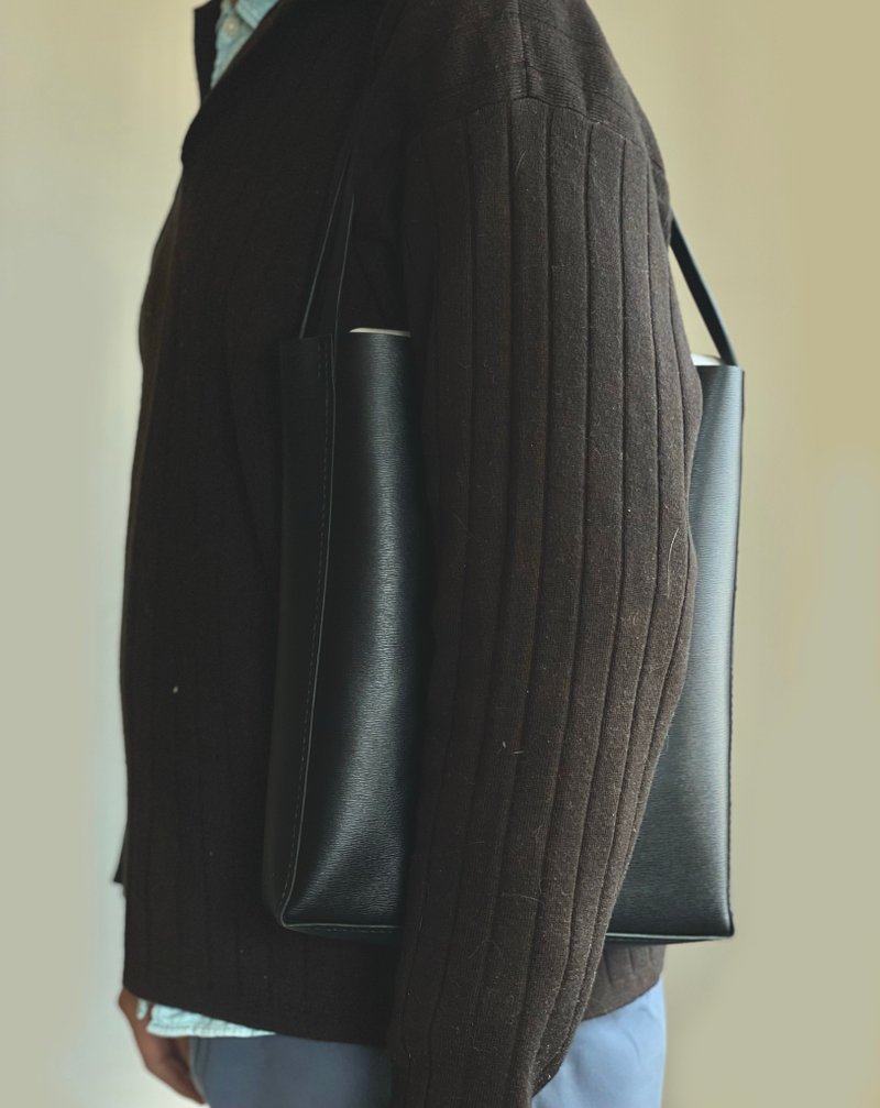 zemoneni 交叉提手 托特包 tote bag 香港设计 - 侧背包/斜挎包 - 真皮 黑色