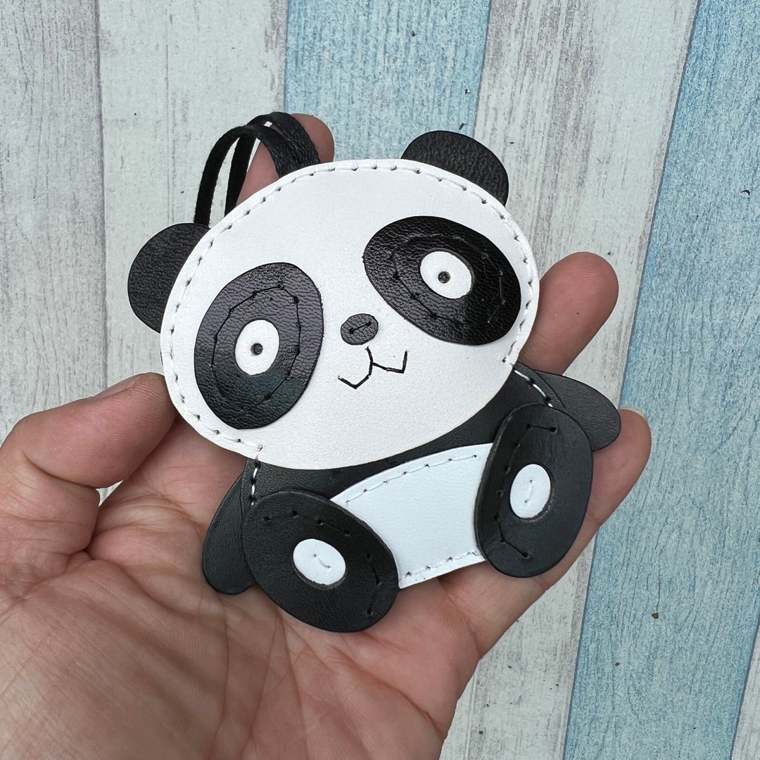 疗愈小物 黑/白色 可爱 猫熊 纯手工缝制 吊饰 大尺寸 - 吊饰 - 真皮 黑色