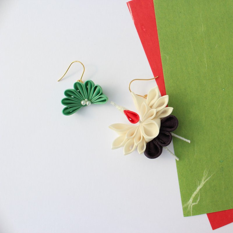 japanese taste earring/ non pierced earring crane& pine - 耳环/耳夹 - 丝．绢 绿色