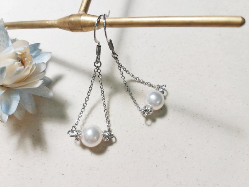 -珍珠天秤-施华洛世奇水晶珍珠钻圈耳环 - 耳环/耳夹 - 其他金属 白色