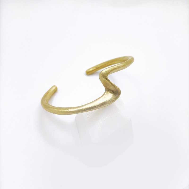 Flow- Brass bracelet 黄铜手环 - 手链/手环 - 其他金属 金色