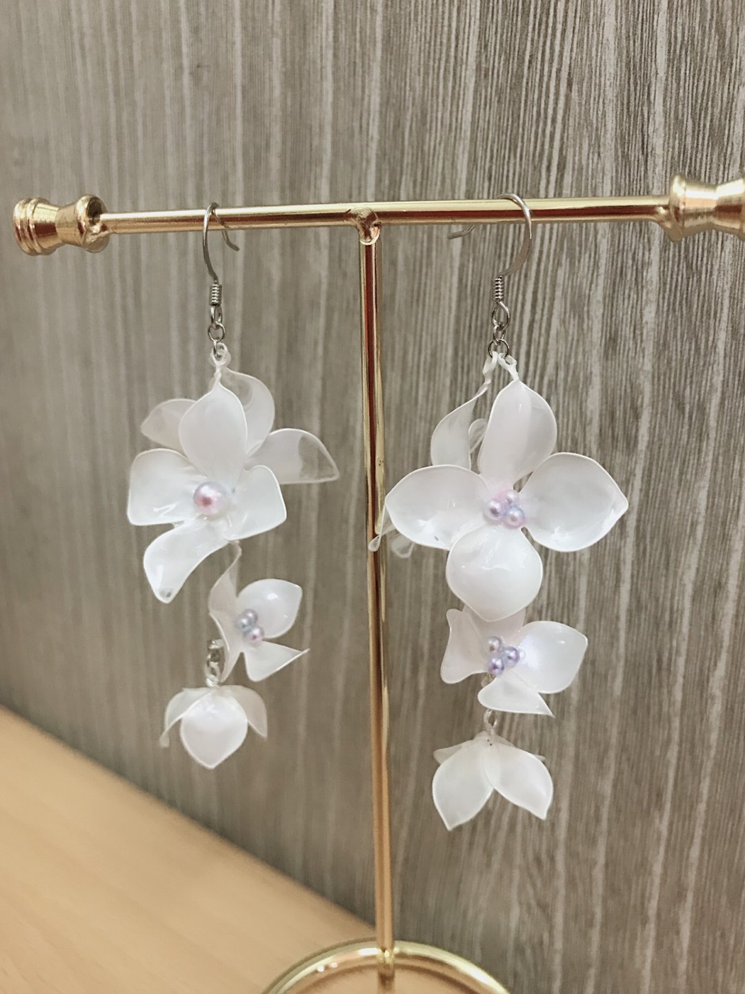 水晶花长耳环 珍珠白花缀 - 耳环/耳夹 - 其他材质 