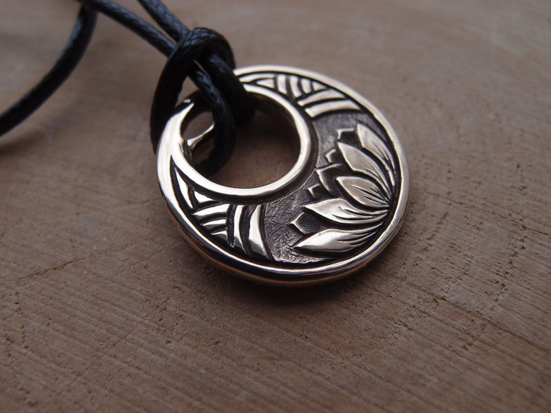 铜莲花瑜珈大吊坠项链，乌克兰手工制作 - 项链 - 铜/黄铜 金色