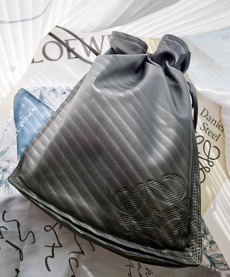 中古包 Loewe Flamenco 软羊皮束口袋肩背包斜挎包单肩包束绳包 - 侧背包/斜挎包 - 真皮 黑色