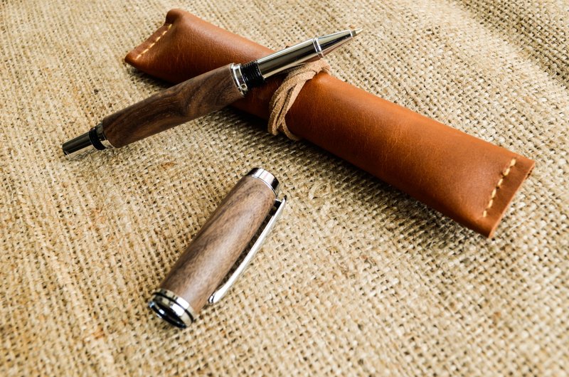 【定制化礼物】胡桃木-手工钢珠笔 │送礼 │ 自用 │毕业礼物 - 钢珠笔 - 木头 咖啡色