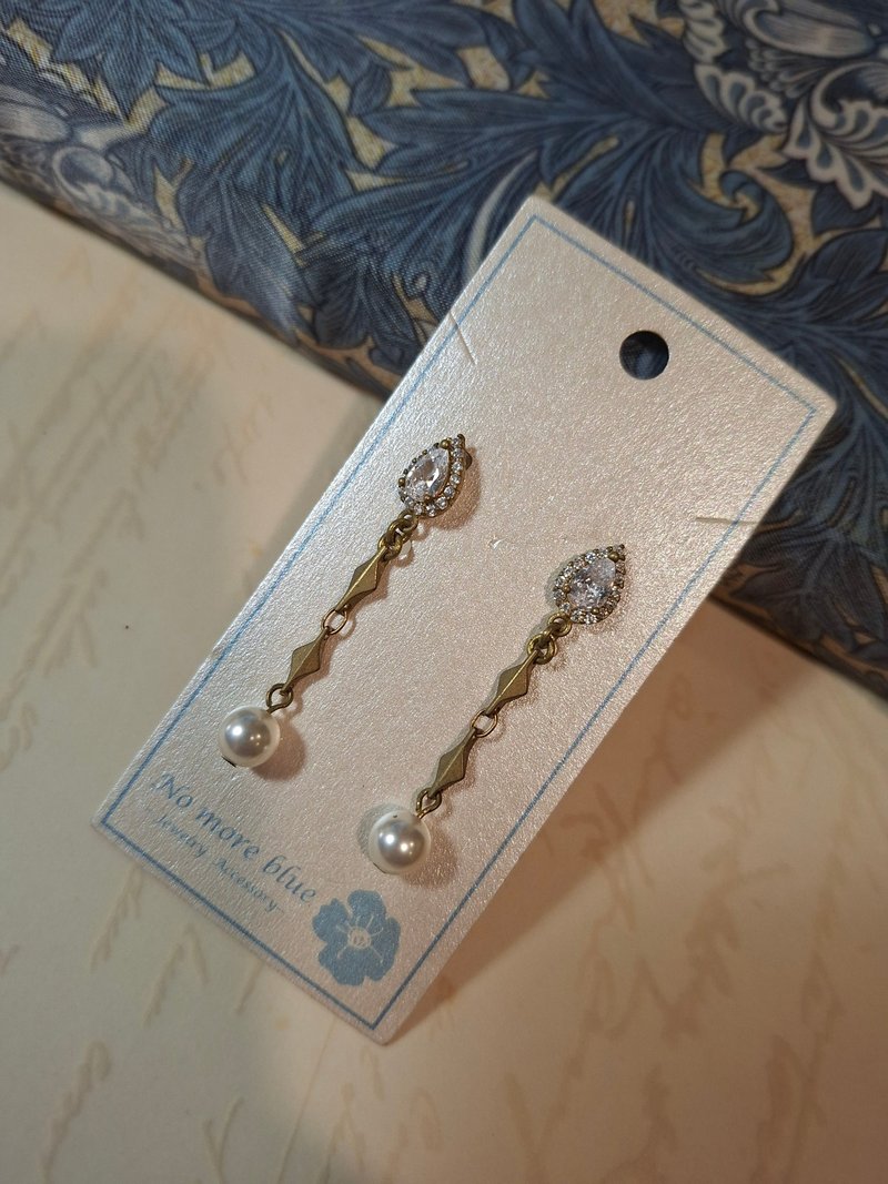 古典水滴锆石珍珠耳针 - 耳环/耳夹 - 铜/黄铜 金色
