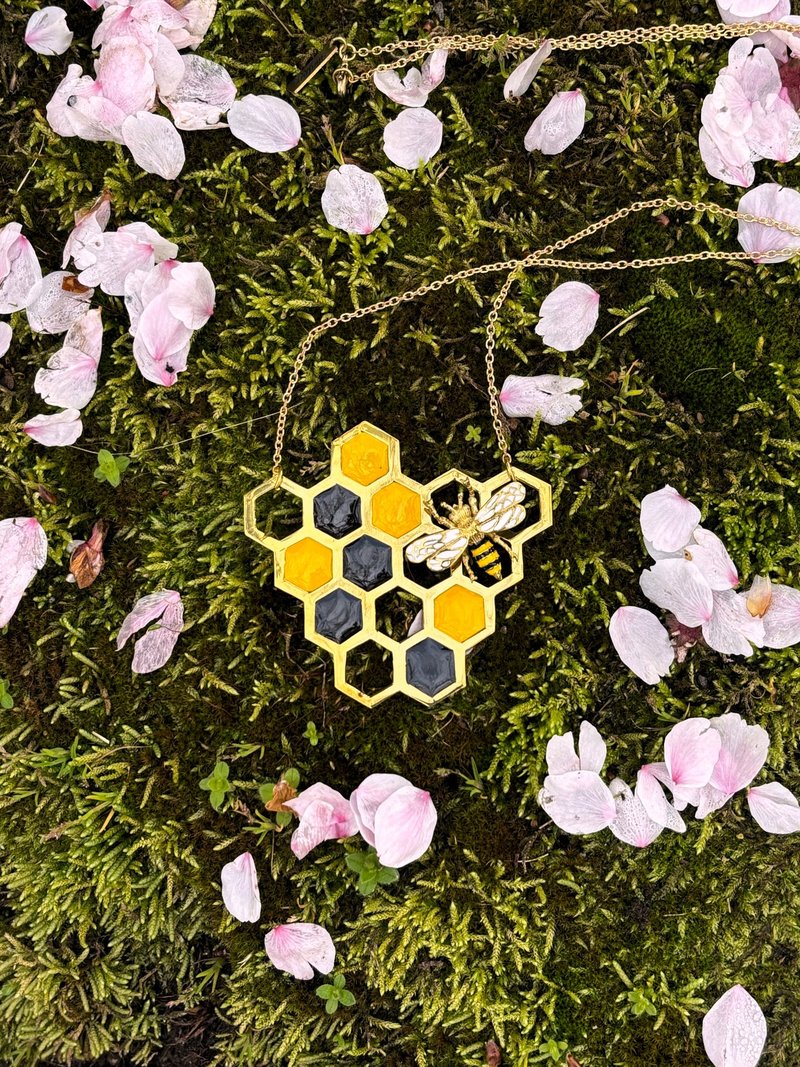 金蜜蜂项链、蜂巢吊坠、手工制作的昆虫首饰、波西米亚风格礼物。 - 项链 - 其他金属 