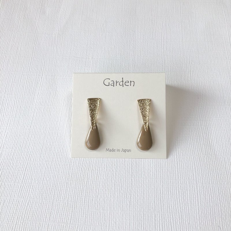 drop earrings beige - 耳环/耳夹 - 其他金属 金色