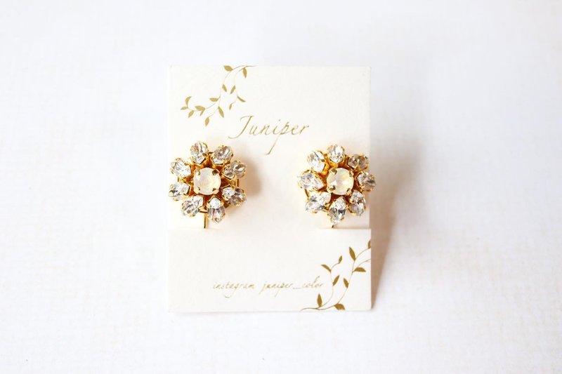 水晶花缀饰耳环 - 耳环/耳夹 - 玻璃 白色