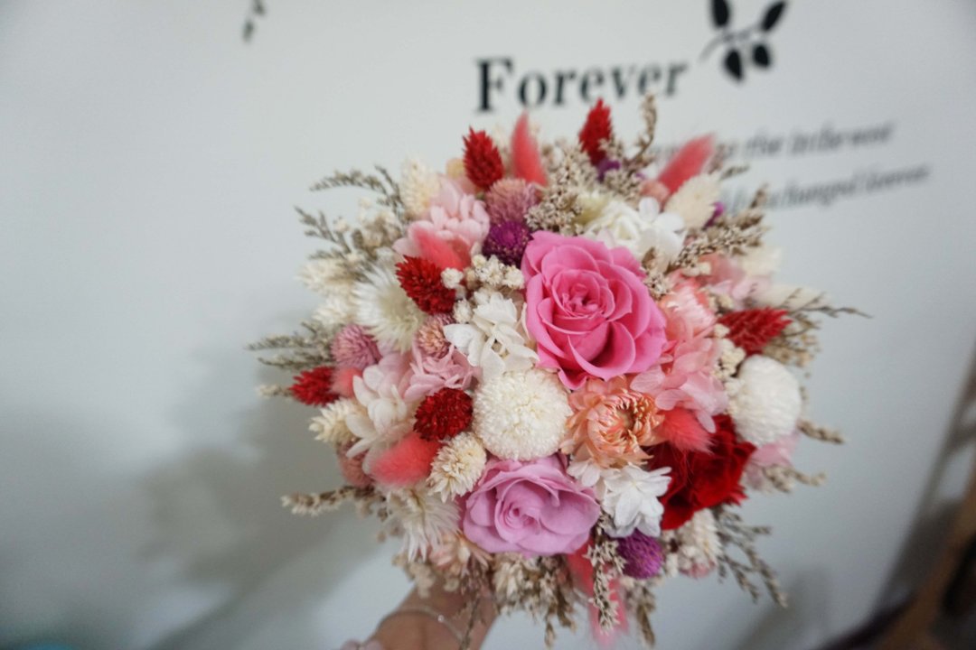 幸福婚礼-不凋花混干燥捧花 乒乓菊 红粉色 *交换礼物*情人节*婚礼*生日礼物 - 植栽/盆栽 - 植物．花 粉红色
