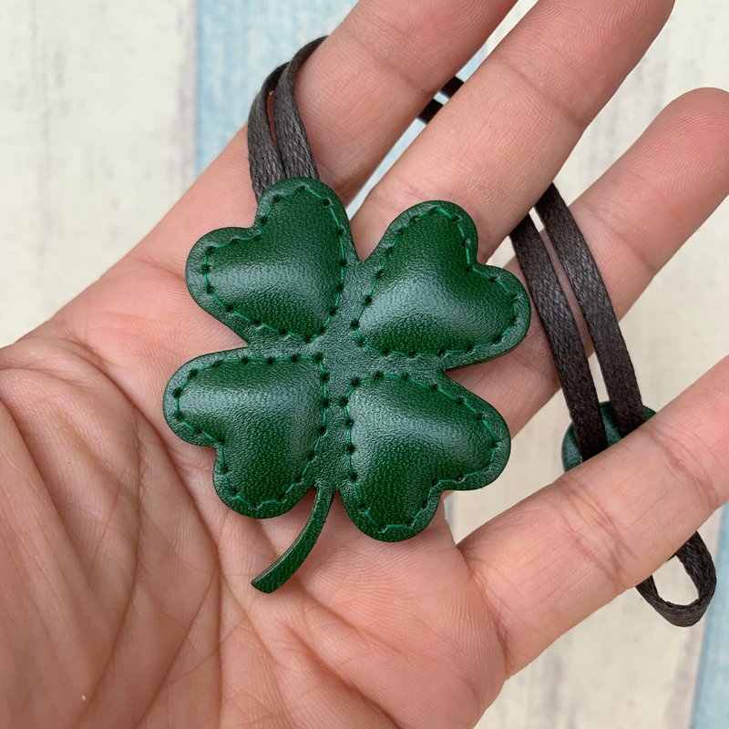 疗愈小物 深绿色 可爱 迷你四叶草 纯手工缝制 皮革 吊饰 小尺寸 - 吊饰 - 真皮 绿色