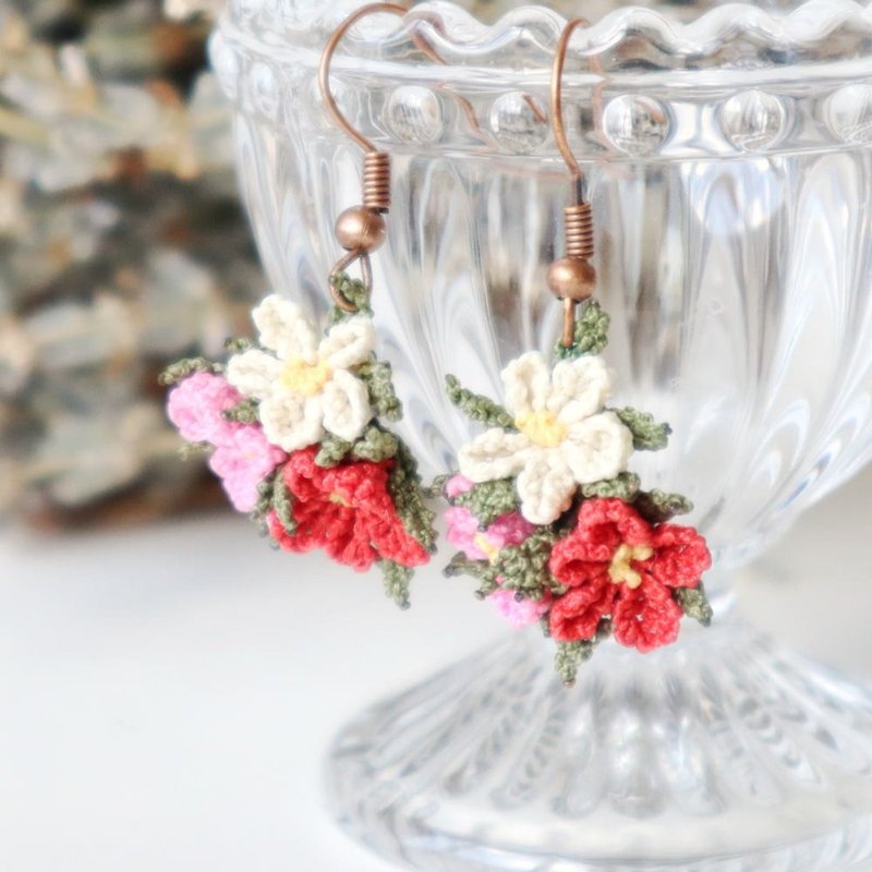 PREMIUM Lace 耳环【花束】天竺葵红 - 耳环/耳夹 - 其他人造纤维 红色