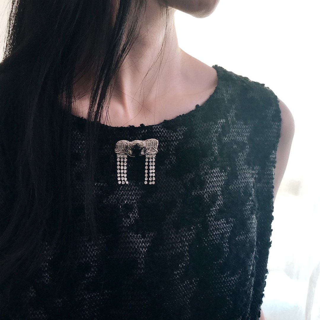 Curtain call Brooch silver rhinestone - 胸针 - 聚酯纤维 银色