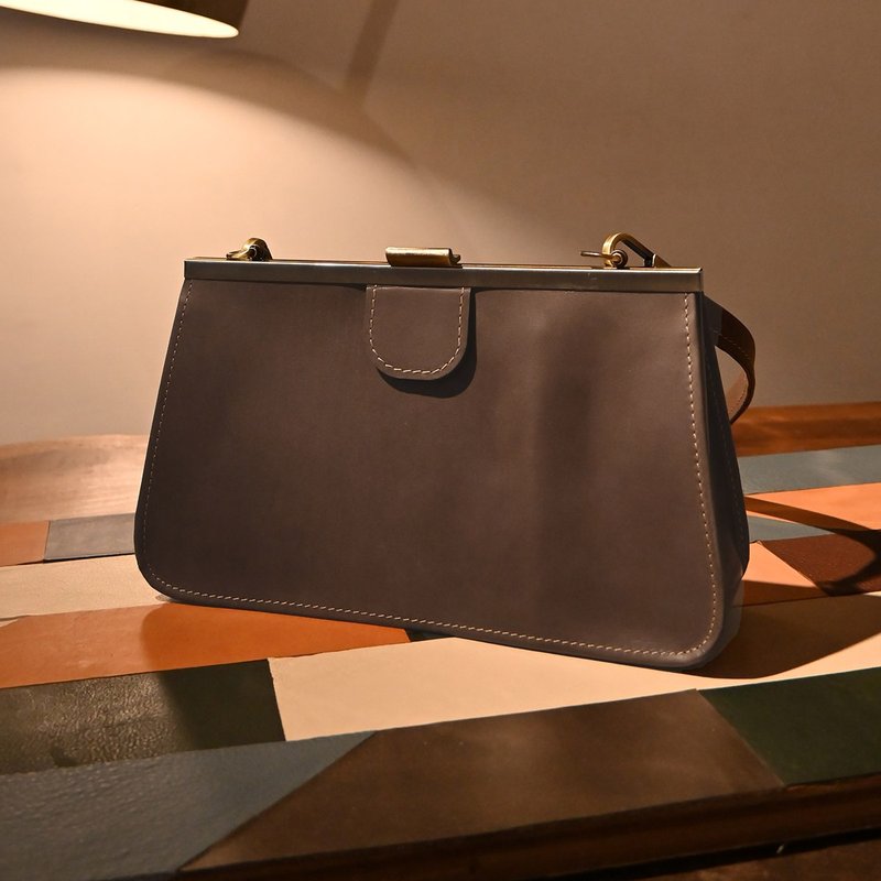 【记得我 Remember Me】复古质感挺牛皮梯形口金包_栗皮茶 - 手提包/手提袋 - 真皮 咖啡色