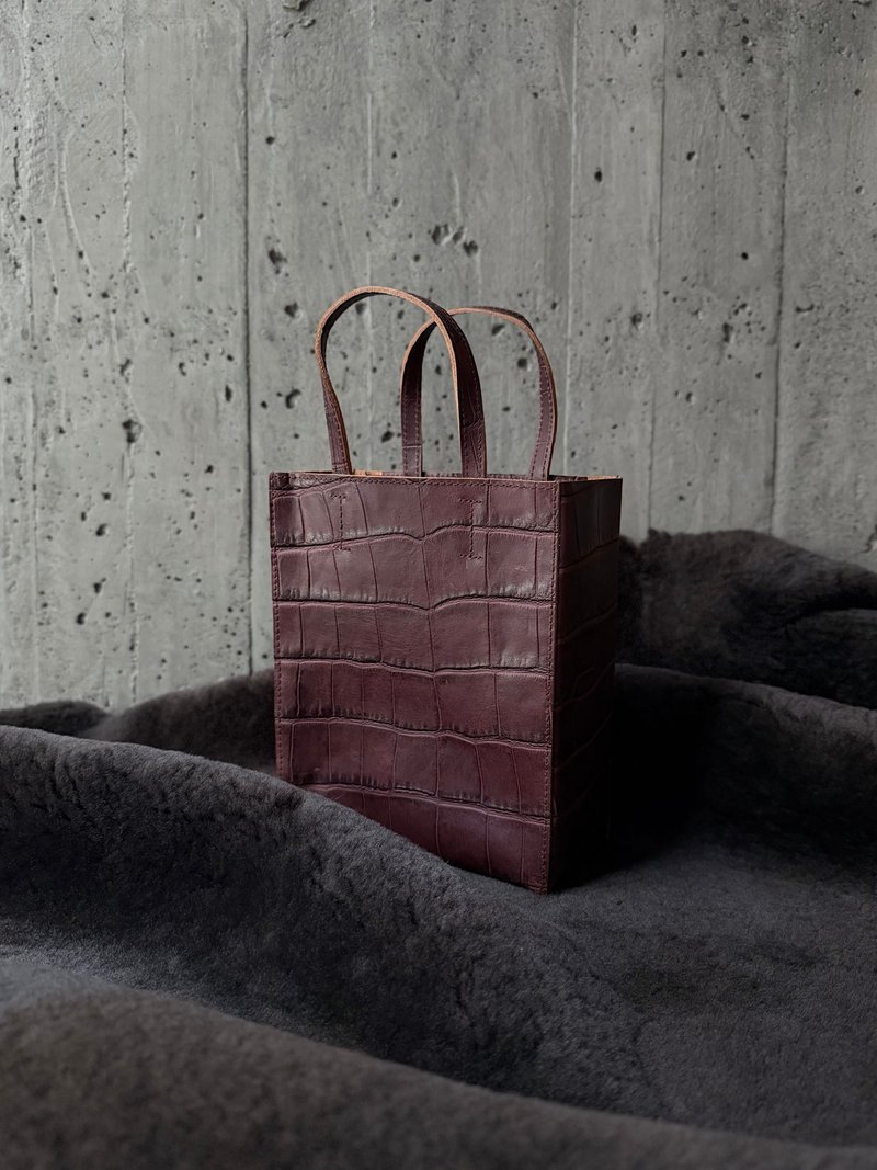 真牛皮纸袋 - mini  I 咖啡鳄鱼  I 手提袋 手提包 皮革包 随身包 - 手提包/手提袋 - 真皮 咖啡色