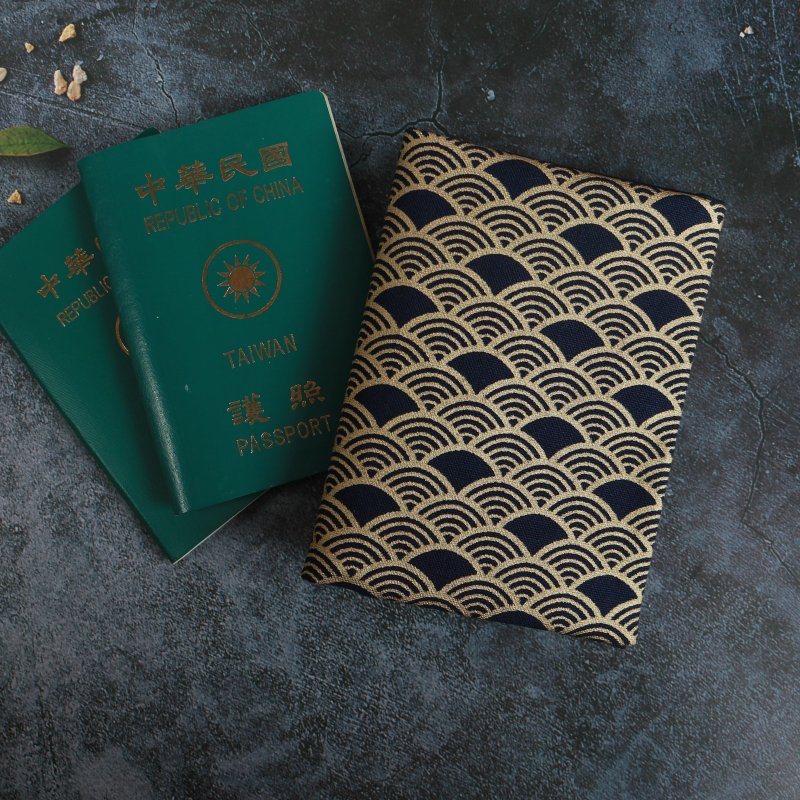 【海浪】手作护照套 护照夹 护照套 护照包 纯手作 布作护 - 护照夹/护照套 - 棉．麻 蓝色